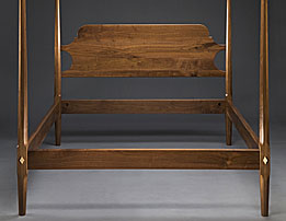 Sheraton Pencil Post in Walnut